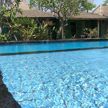 Maha Putri Bungalows Gili Trawangan Exterior foto