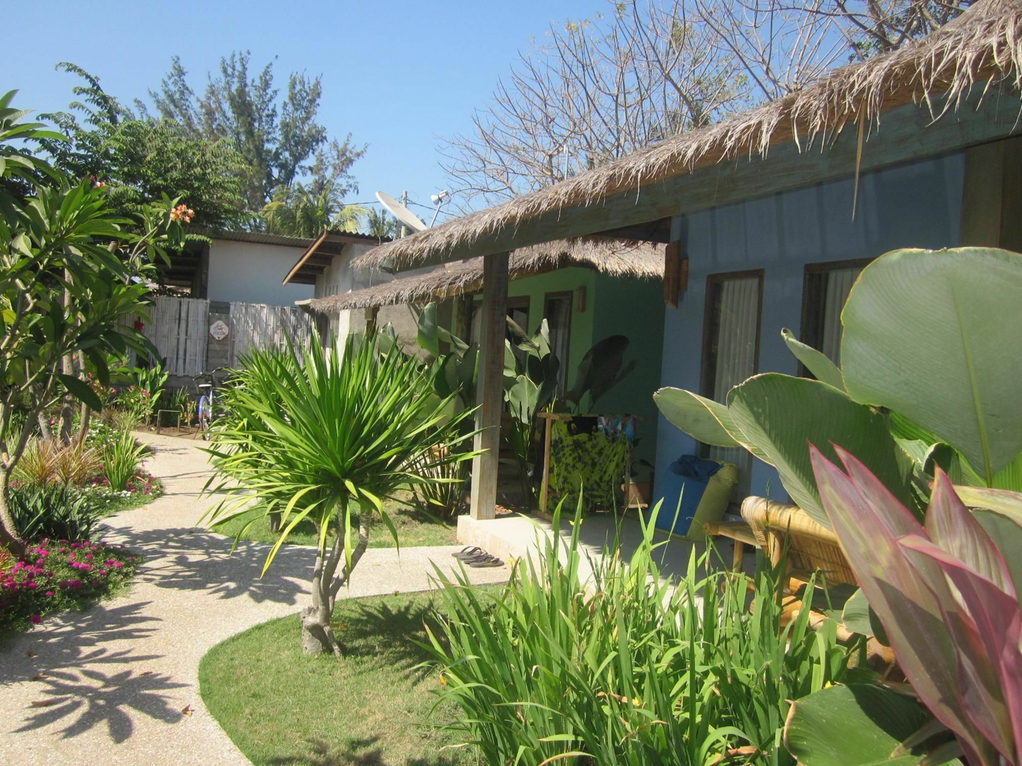 Maha Putri Bungalows Gili Trawangan Exterior foto