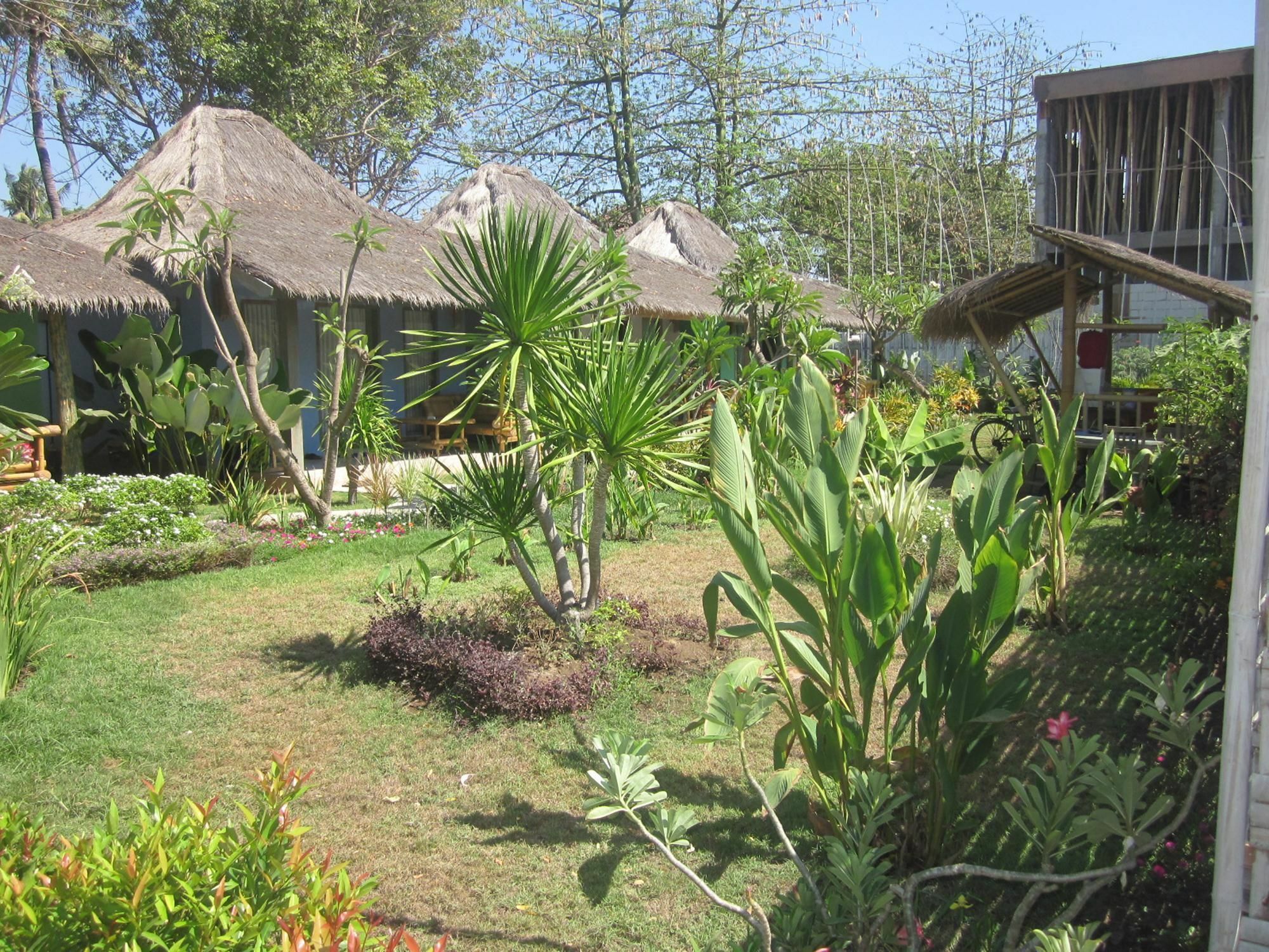 Maha Putri Bungalows Gili Trawangan Exterior foto
